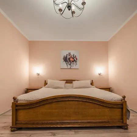 Готель «Вишневий Сад» *