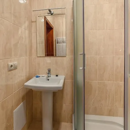 Готель «Вишневий Сад» *