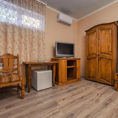 Готель «Вишневий Сад» Hotel *