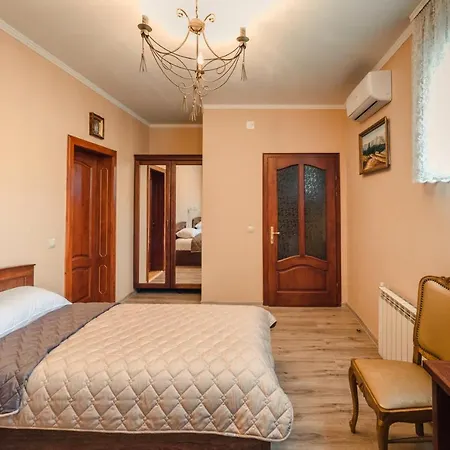 Готель «Вишневий Сад» Hotel Mukachevo