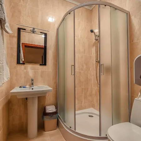 Готель «Вишневий Сад» *