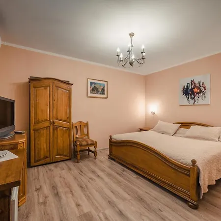 Готель «Вишневий Сад» Hotel