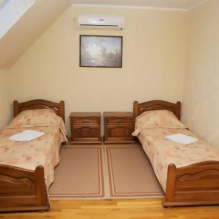 Готель «Вишневий Сад» *