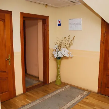 Готель «Вишневий Сад» Hotel *