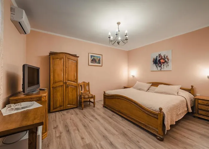 Готель «Вишневий Сад» Hotel