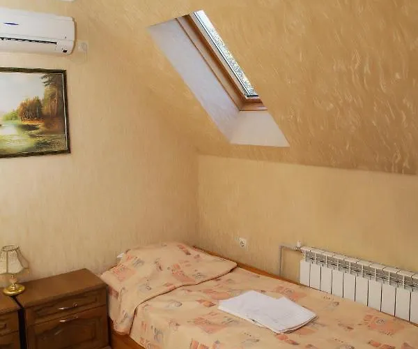 Готель «Вишневий Сад» Hotel *