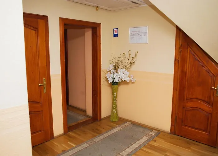 Готель «Вишневий Сад» Hotel *