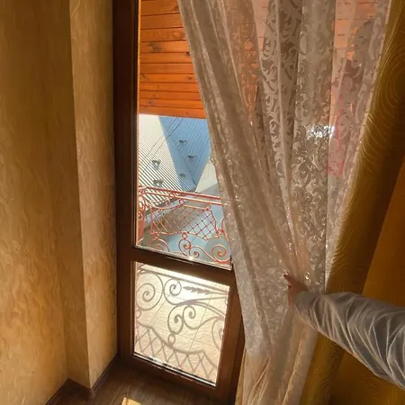 Готель «Вишневий Сад» Hotel Moekatsjeve