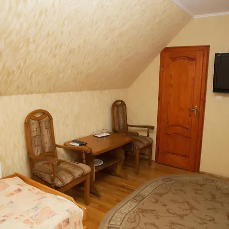 Готель «Вишневий Сад» Hotel Moekatsjeve